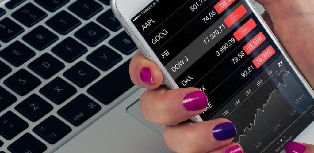computer-phone-hands.jpg