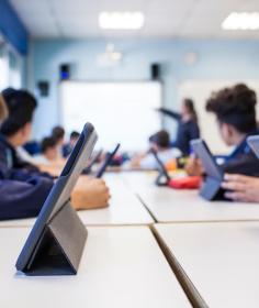 children with tablets